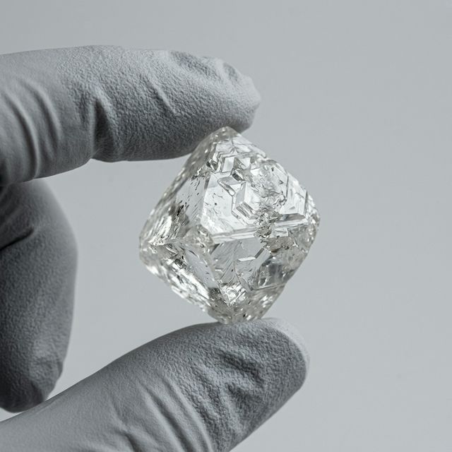 Rough diamond crystal